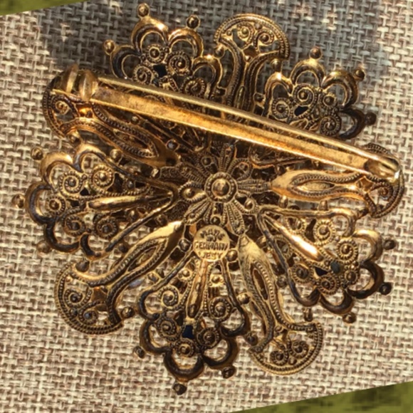 1950 Filigree Brooch - Picture 4 of 7